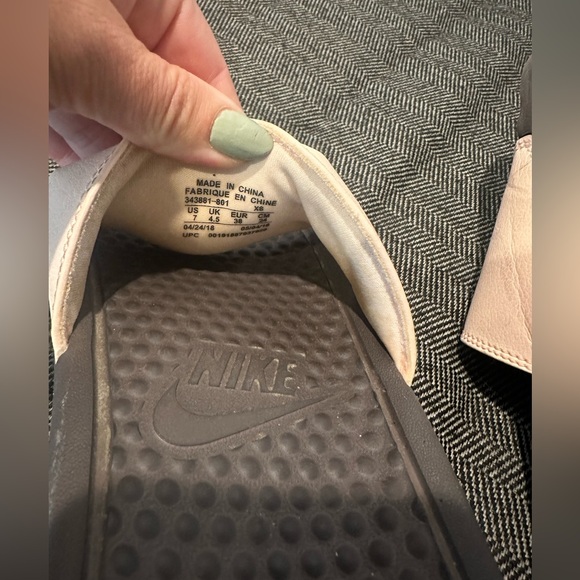 Nike slides peach and black - Picture 4 of 4